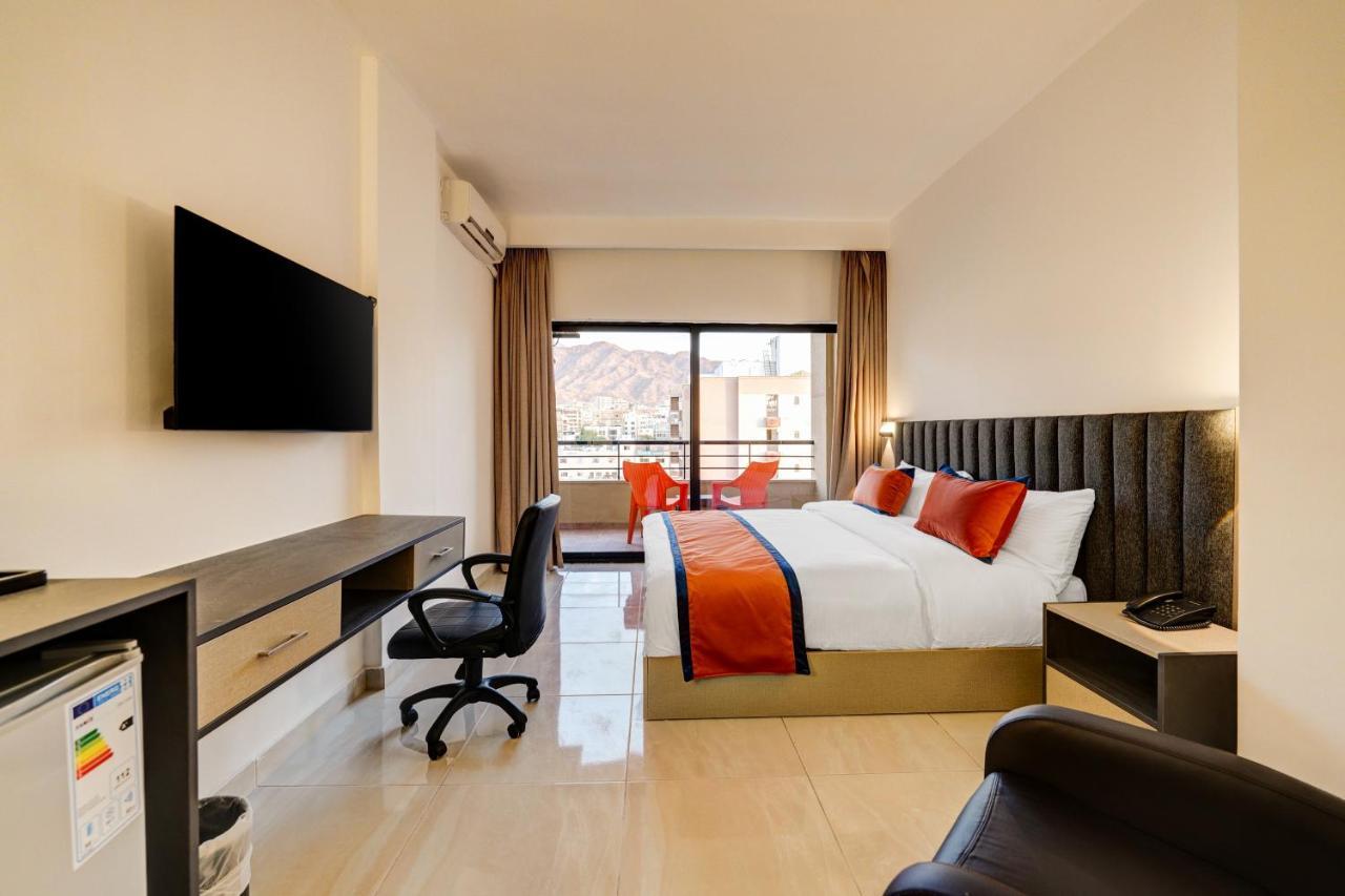 The Loft Hotel By Fhm Акаба Экстерьер фото